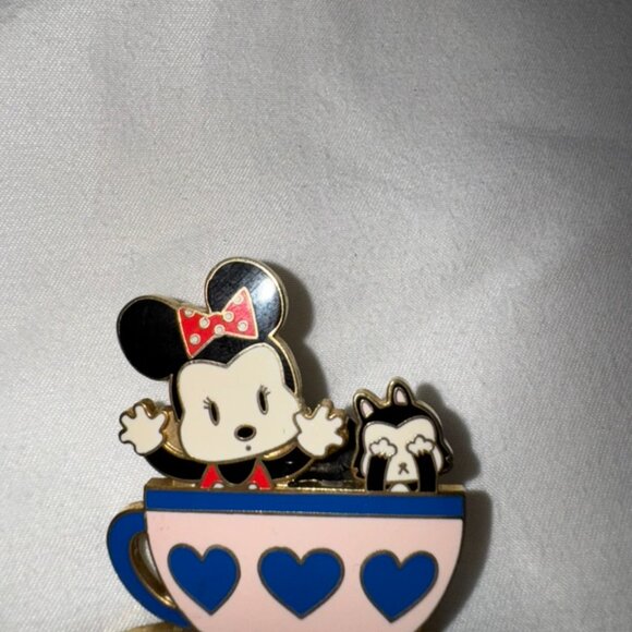 EUC, Disney Go Minnie and Cat in Teacup Pin, Minnie Mouse + Figaro, Pink Black - Picture 5 of 12